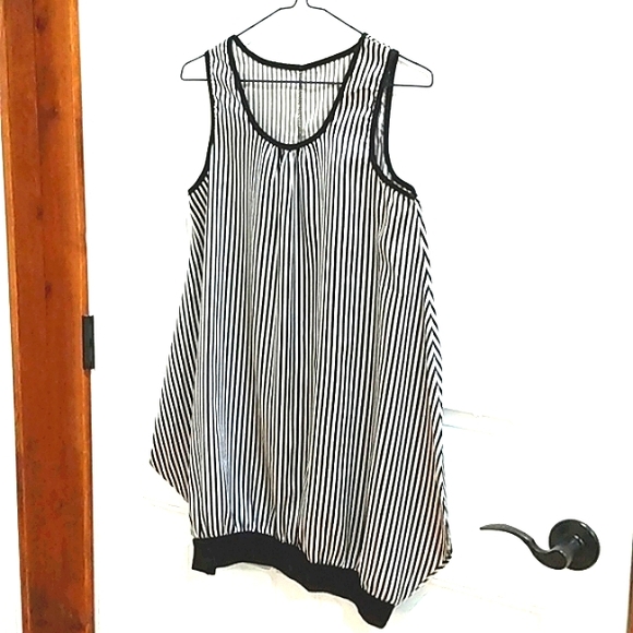 NWOT silky blouse - Picture 3 of 8